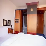 Ξενοδοχείο Domicil 4*