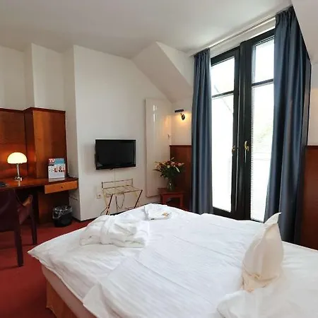 Hotel Domicil 4*