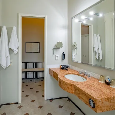 Hotel Domicil 4*