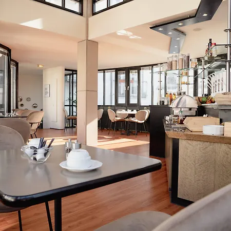 Hotel Domicil 4*