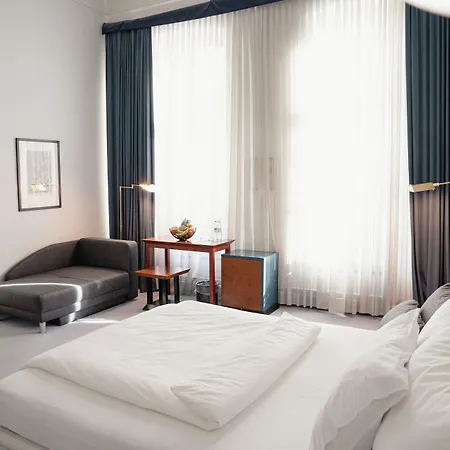 Hotel Domicil 4*