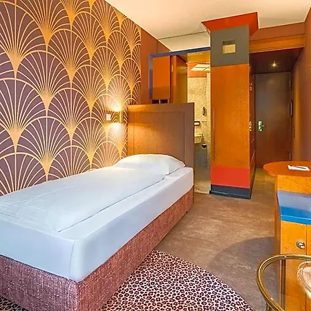 Hotel Domicil 4*